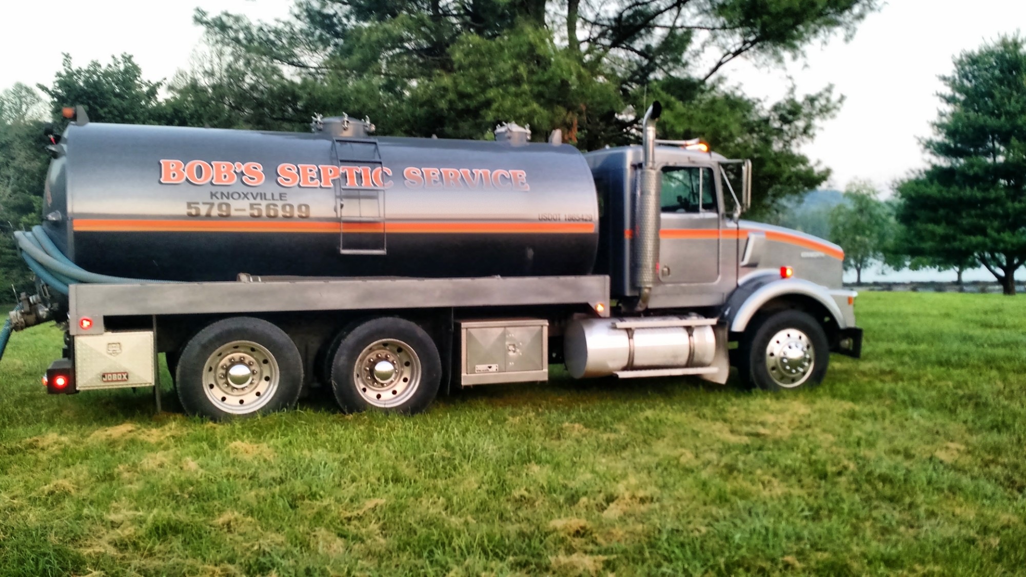 Bob's Septic Service tank truck serving Knoxville and Maryville, TN